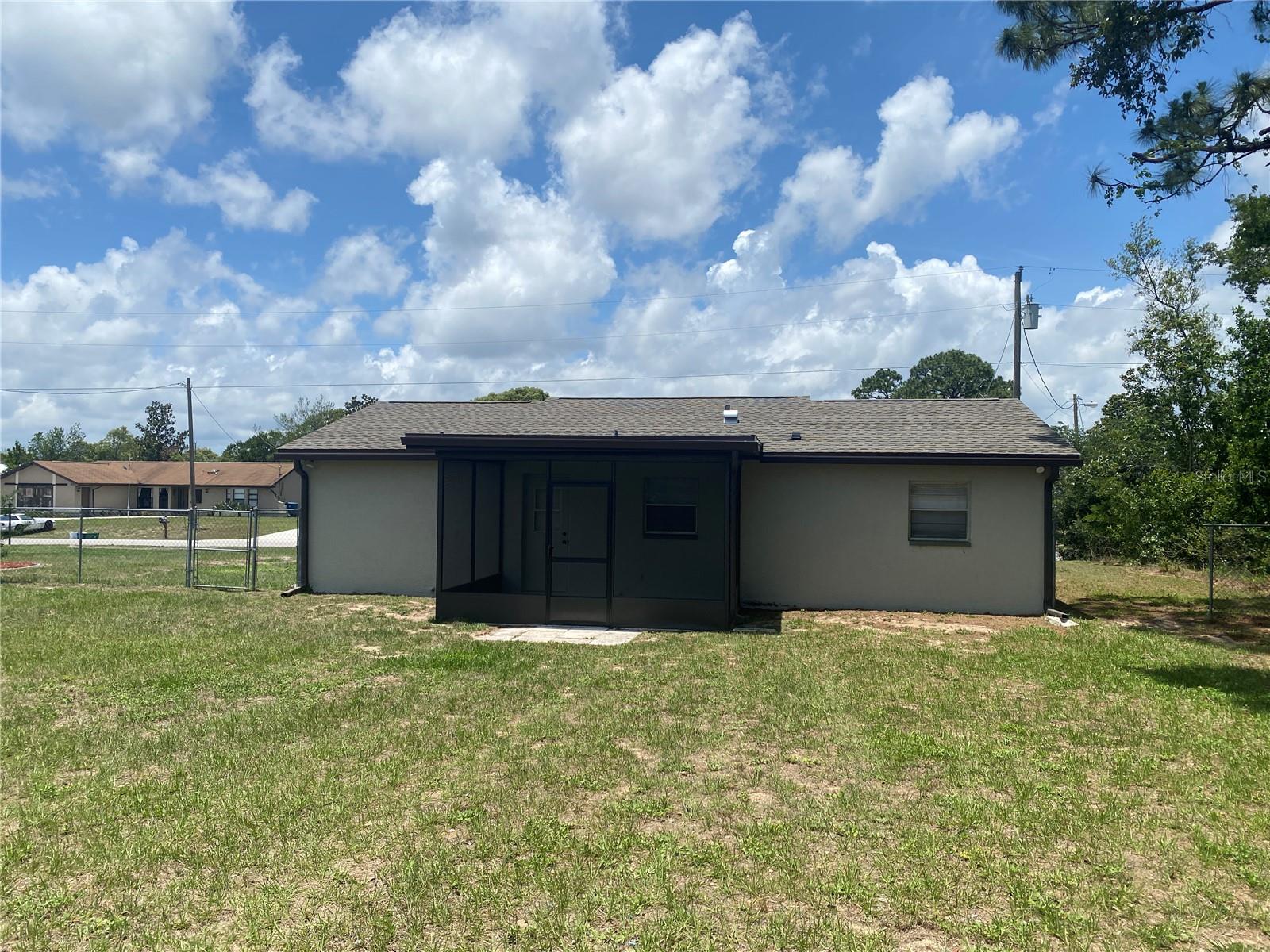 Listing photo id 30 for 11392 Beechdale Avenue