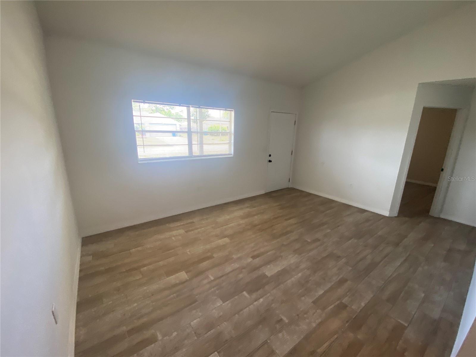 Listing photo id 4 for 11392 Beechdale Avenue