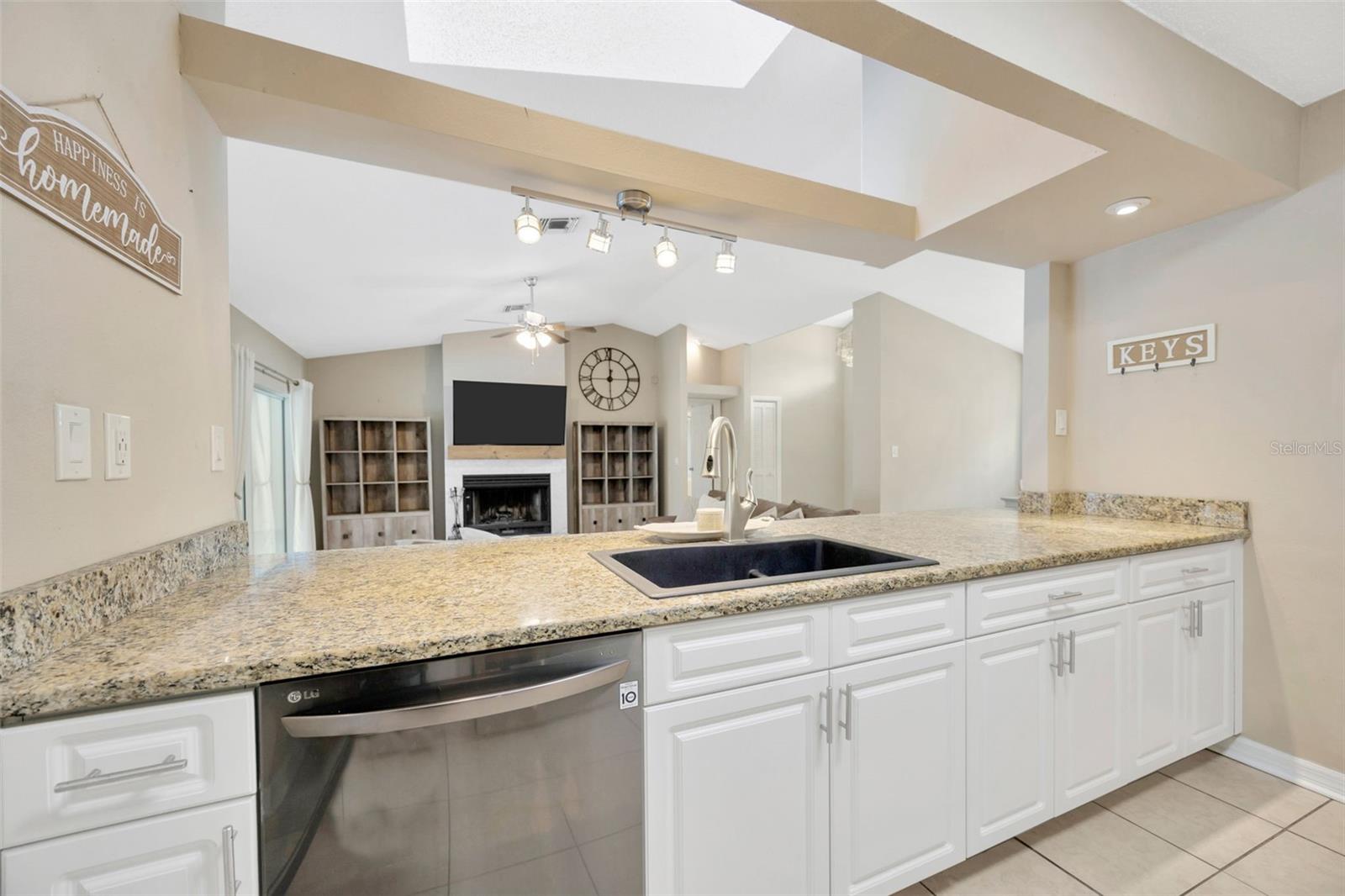 Image 10 of 61 For 11291 Countrywood Court