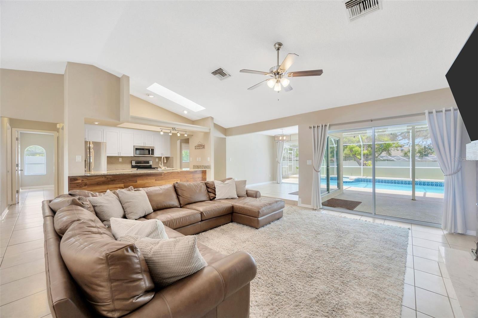 Image 14 of 61 For 11291 Countrywood Court