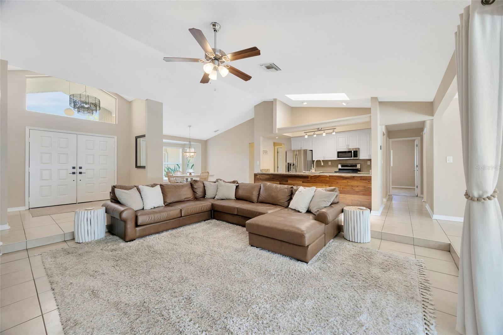Image 16 of 61 For 11291 Countrywood Court
