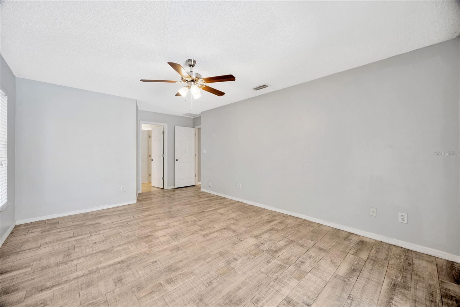 Image 32 of 61 For 11291 Countrywood Court