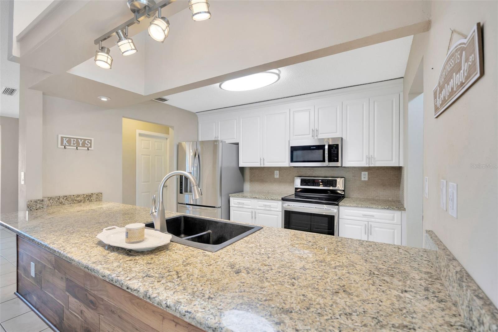 Image 9 of 61 For 11291 Countrywood Court
