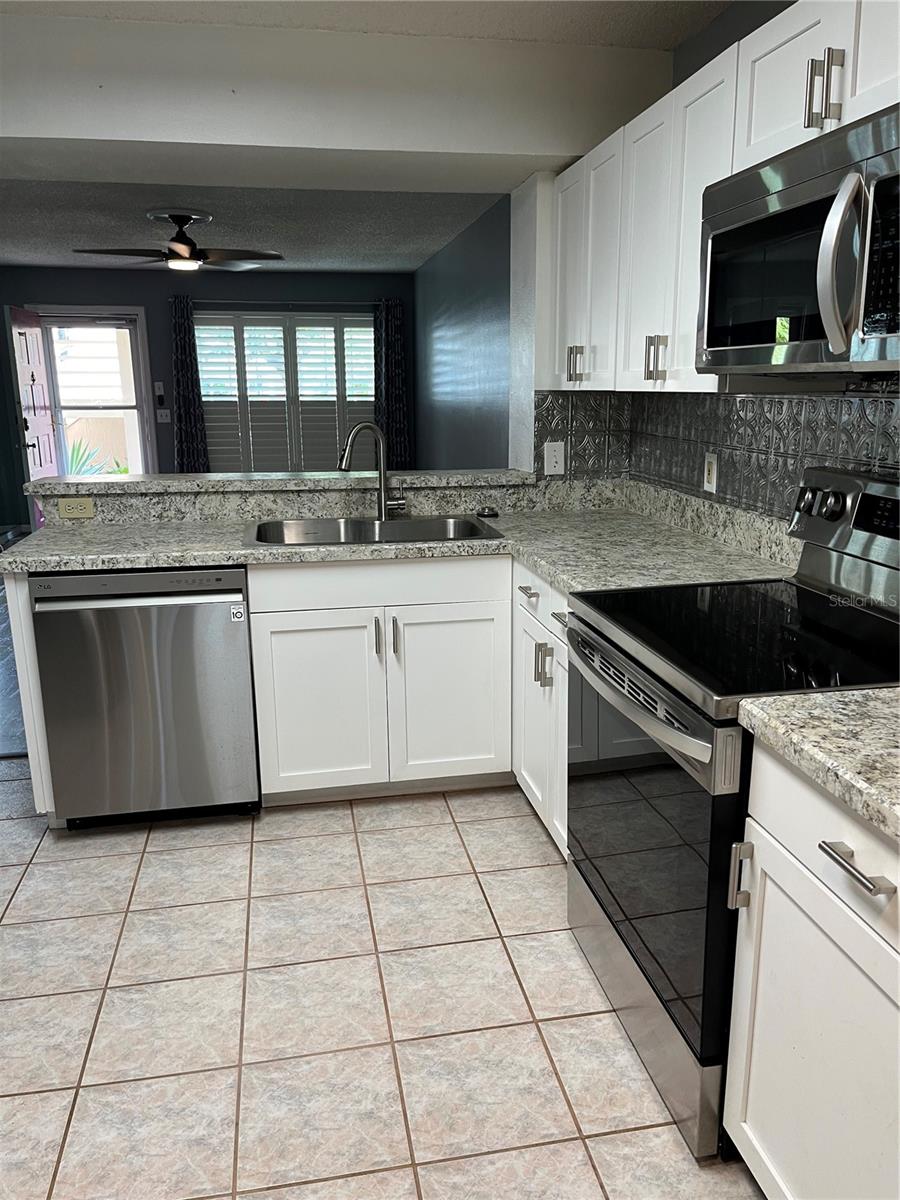 Image 5 of 33 For 7802 Hardwick Drive 1116
