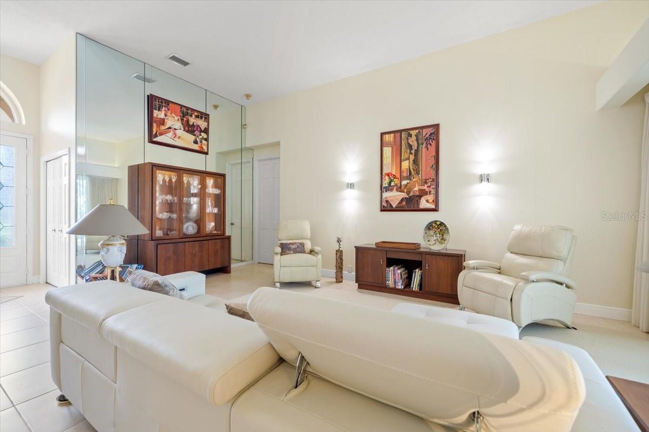 Listing photo id 10 for 9161 Southern Comfort Court