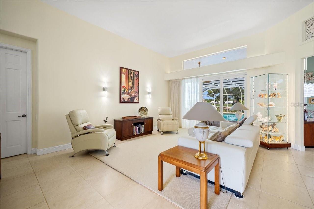 Listing photo id 11 for 9161 Southern Comfort Court