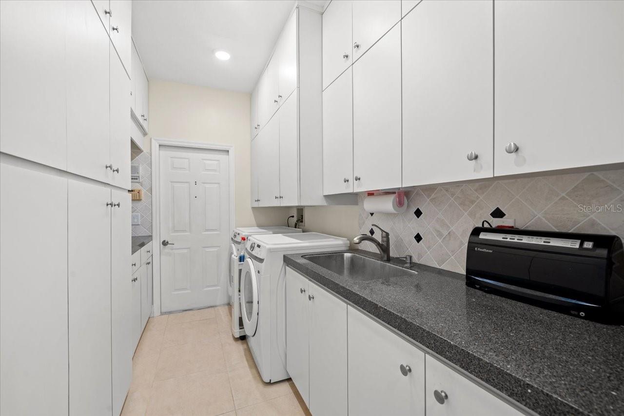 Listing photo id 47 for 9161 Southern Comfort Court