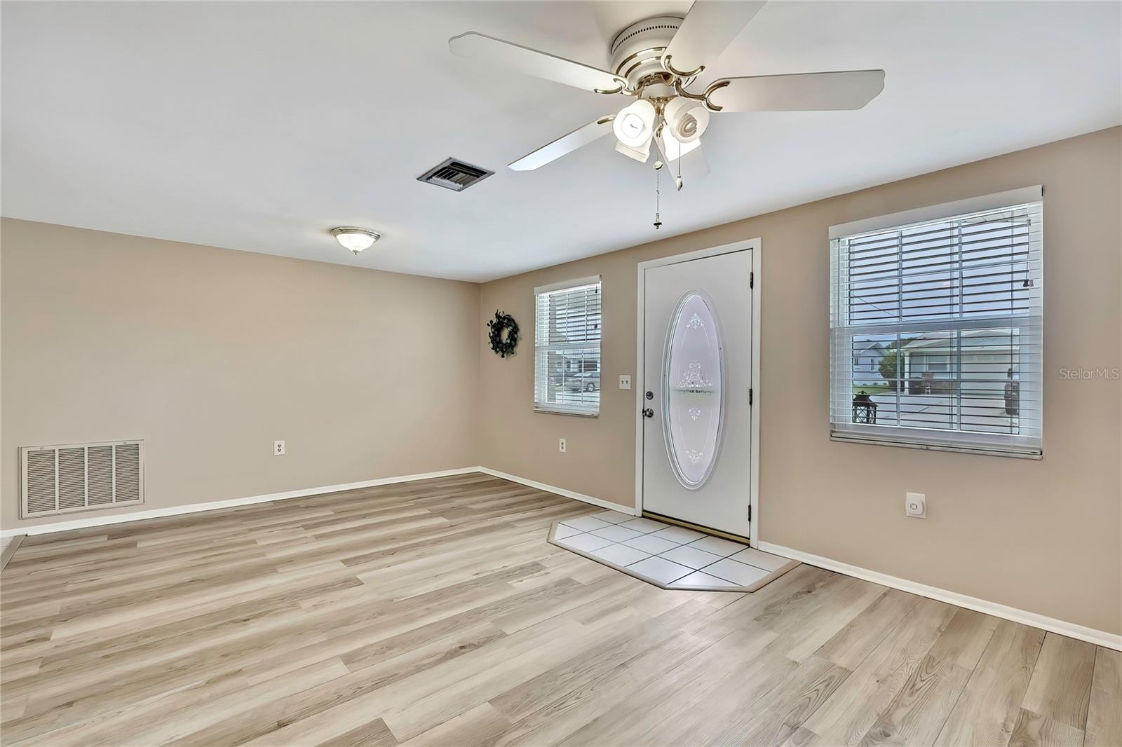 Listing photo id 9 for 12637 2nd Isle
