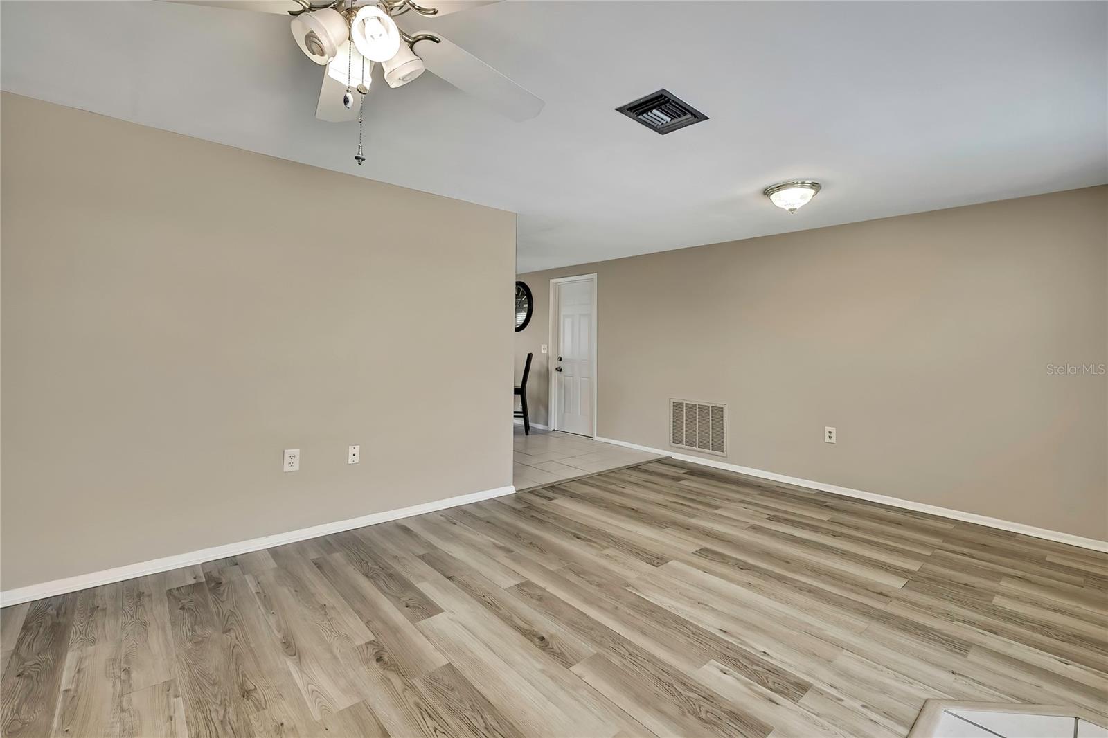 Listing photo id 10 for 12637 2nd Isle