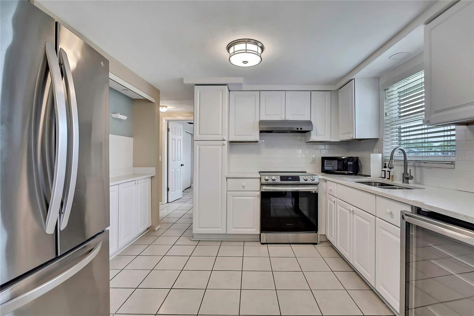 Listing photo id 13 for 12637 2nd Isle