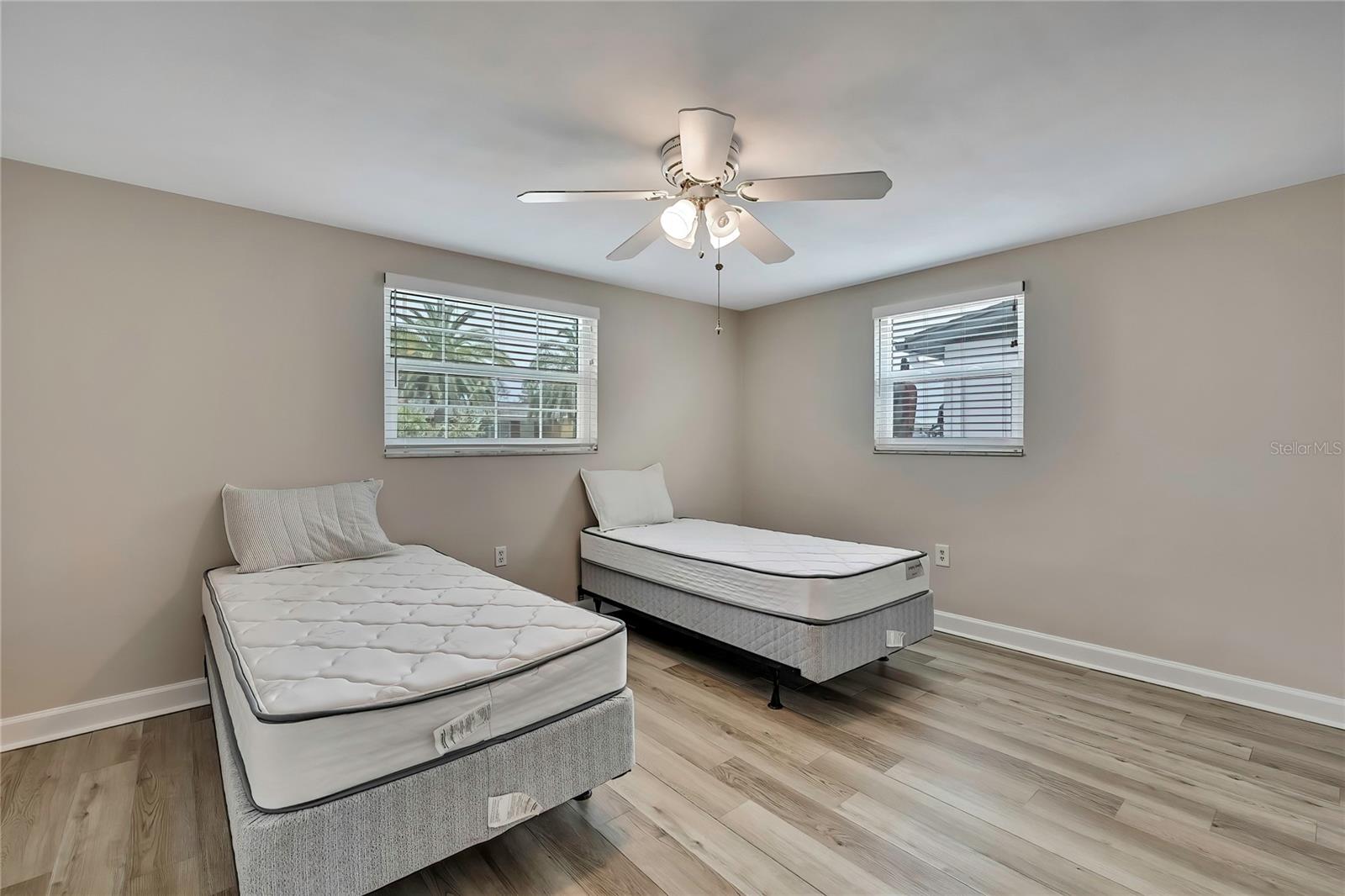 Listing photo id 16 for 12637 2nd Isle