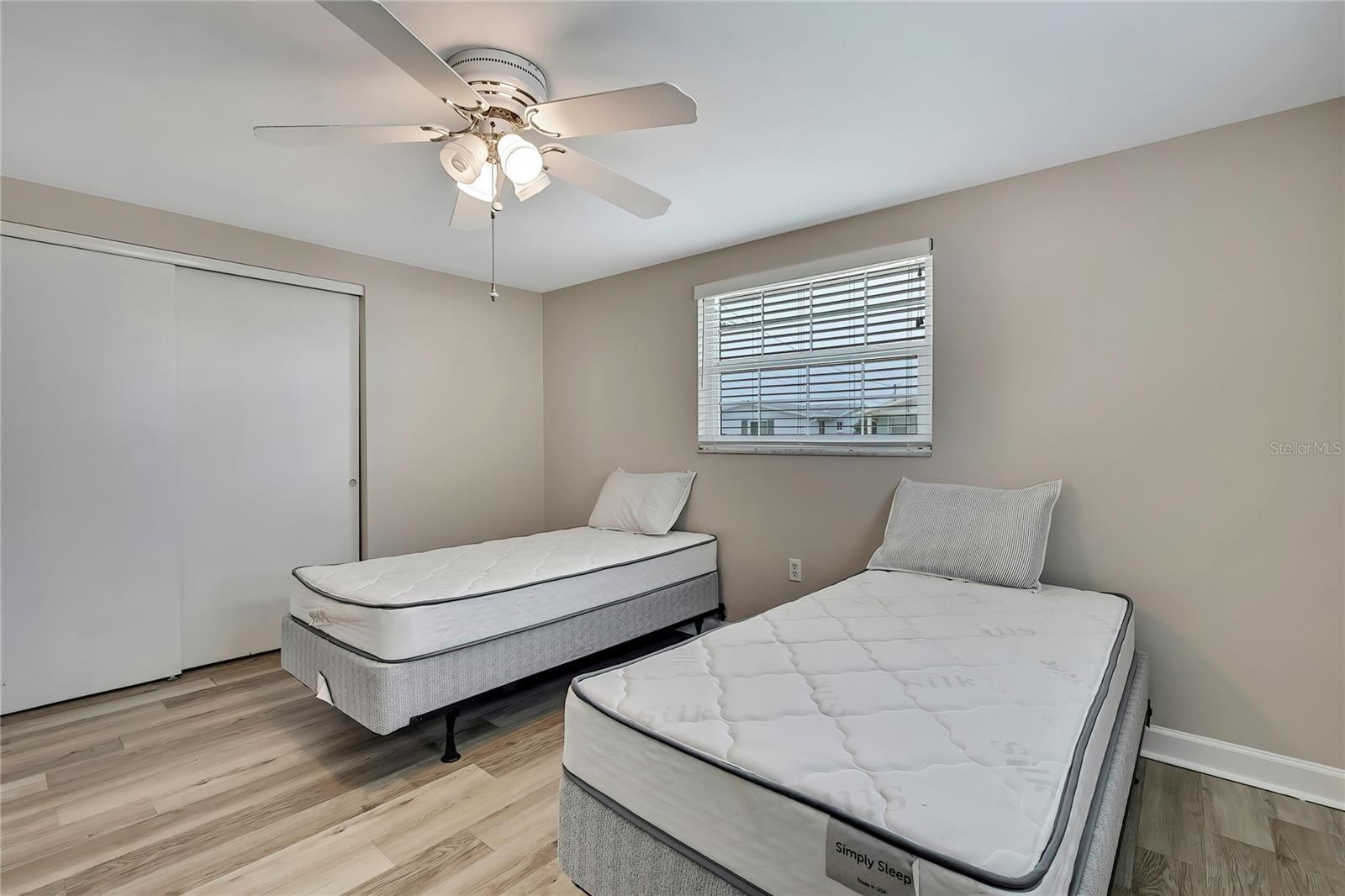 Listing photo id 17 for 12637 2nd Isle
