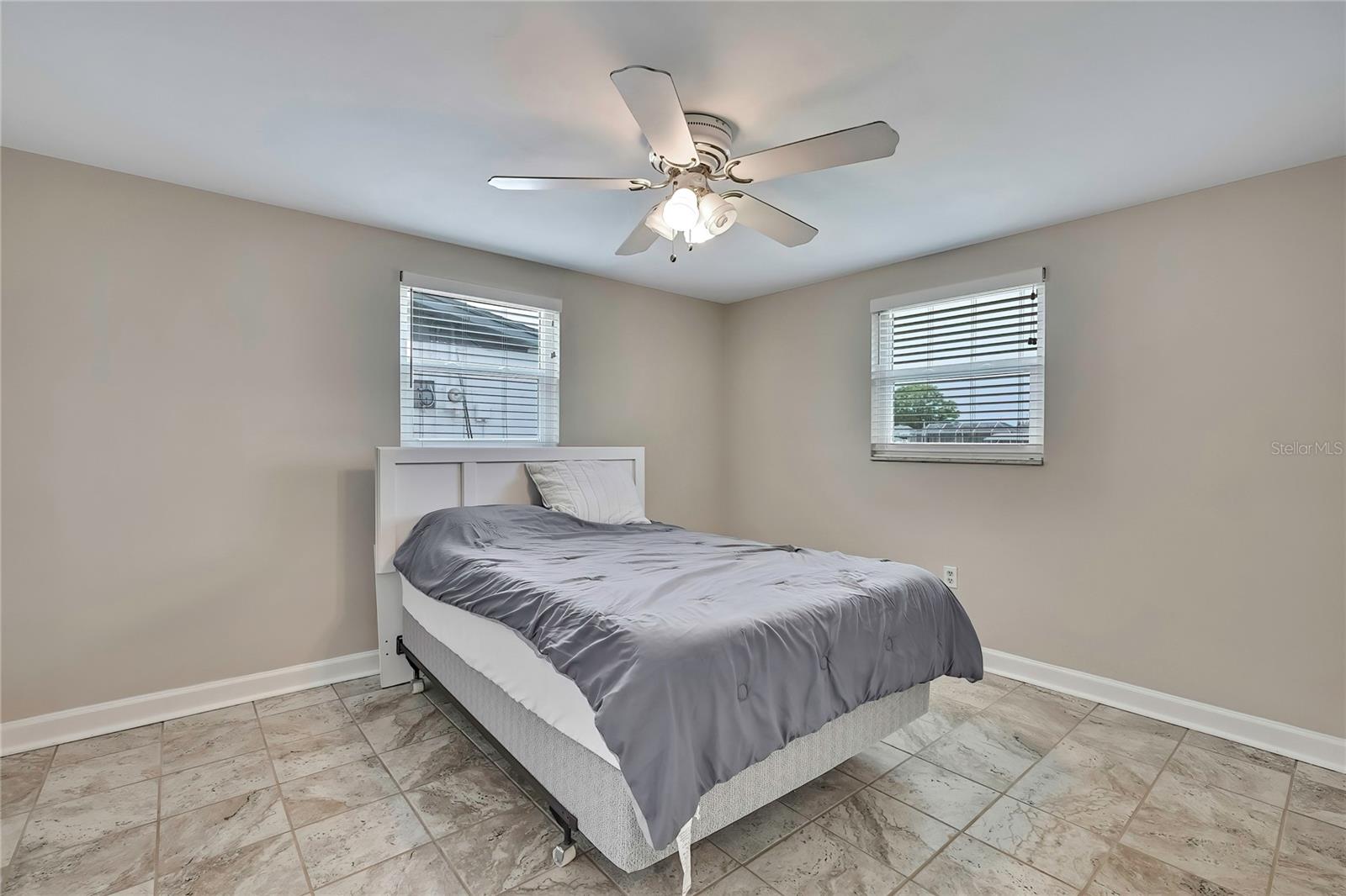 Listing photo id 19 for 12637 2nd Isle