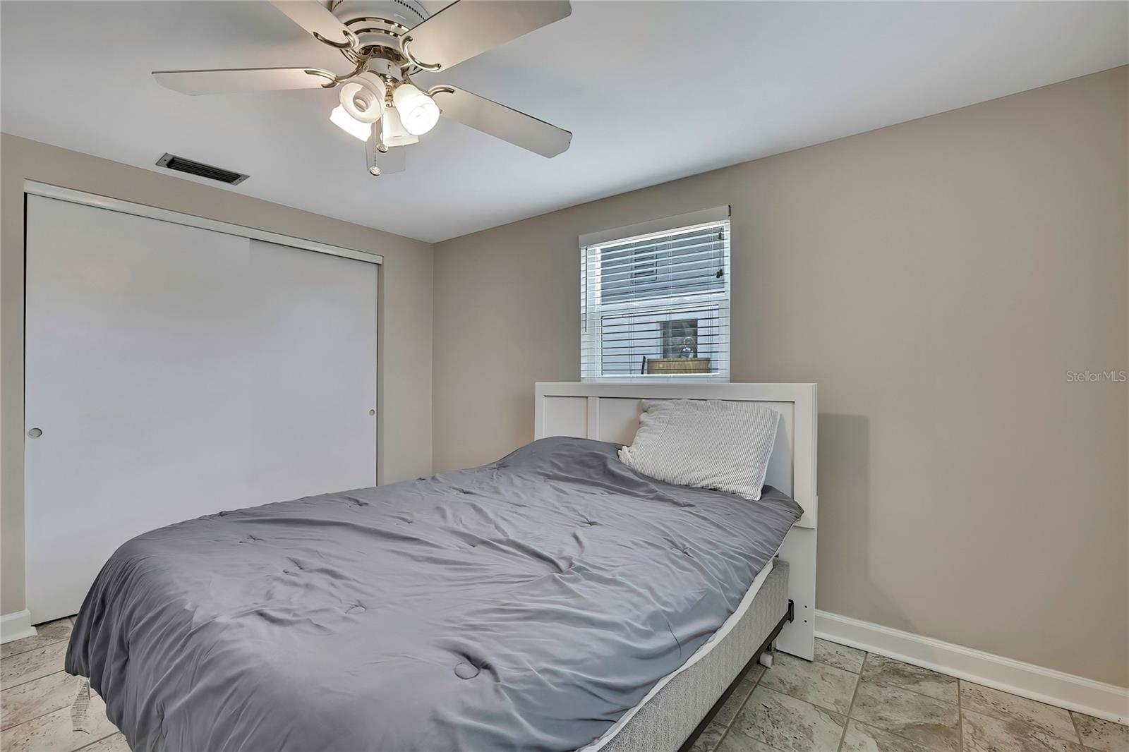 Listing photo id 20 for 12637 2nd Isle