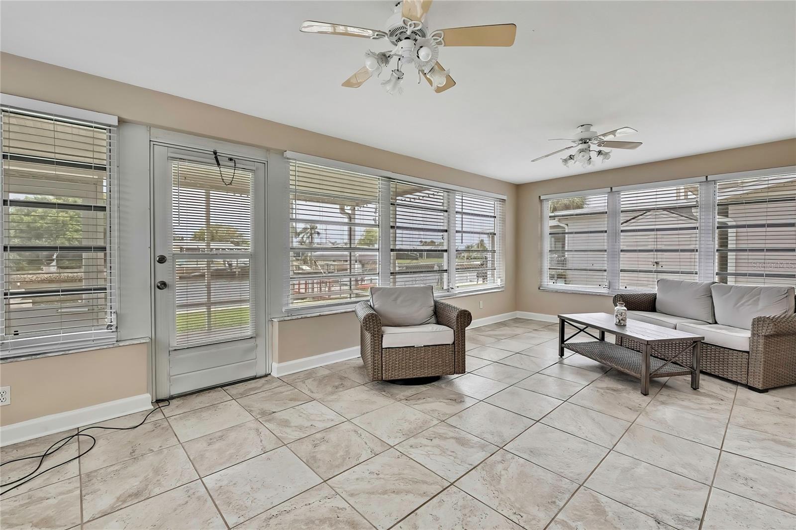 Listing photo id 21 for 12637 2nd Isle