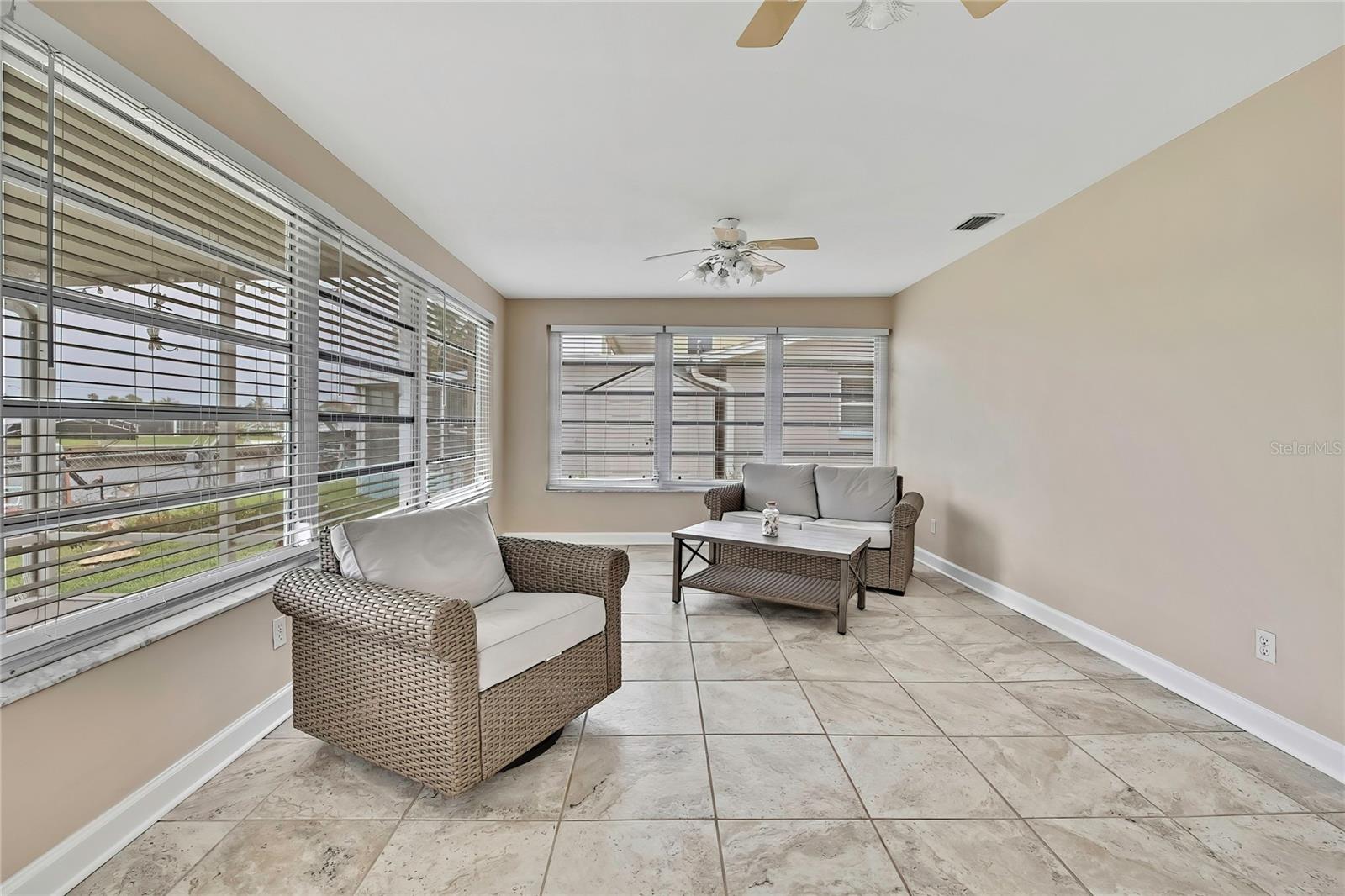 Listing photo id 22 for 12637 2nd Isle