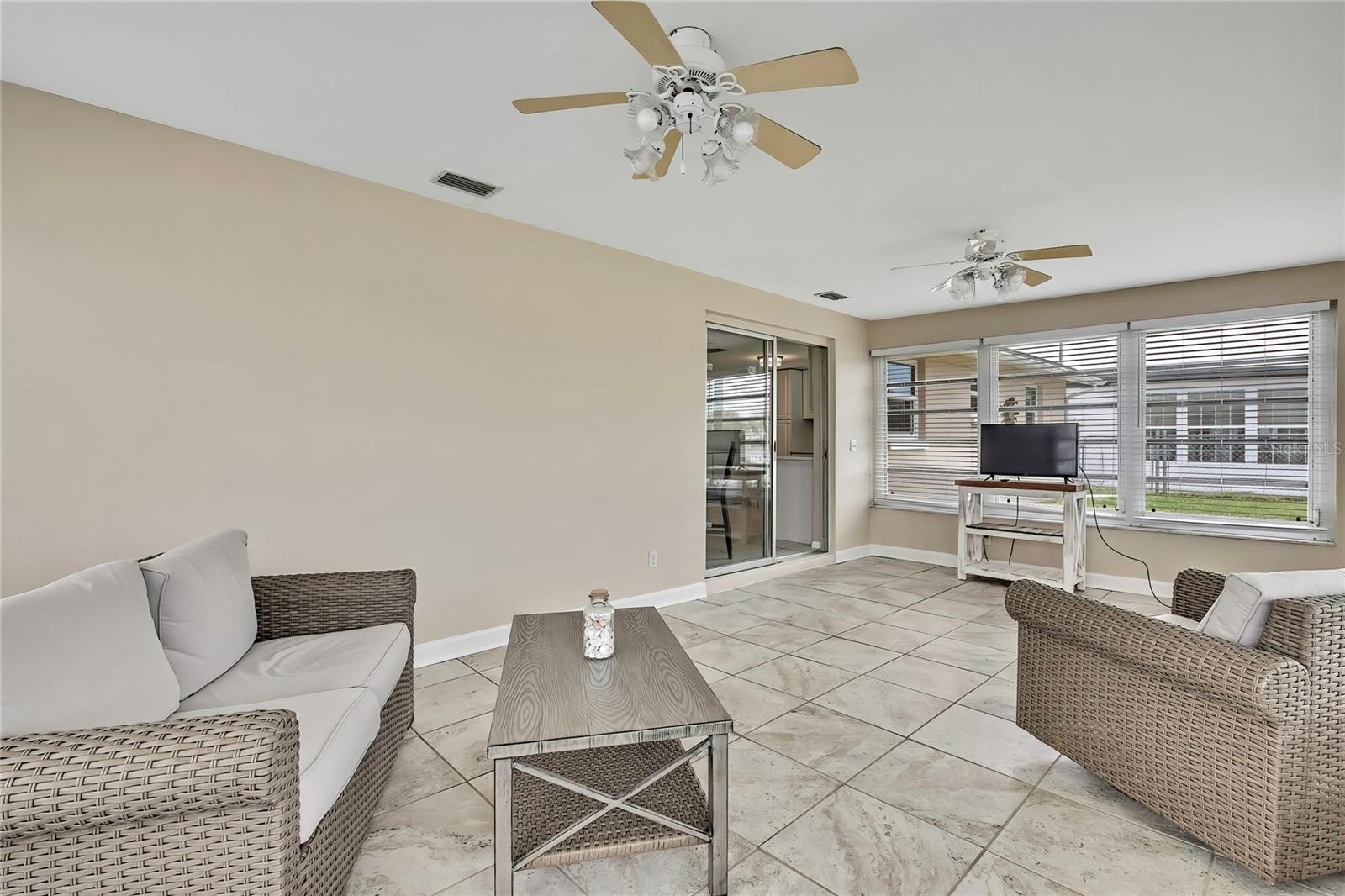 Listing photo id 24 for 12637 2nd Isle