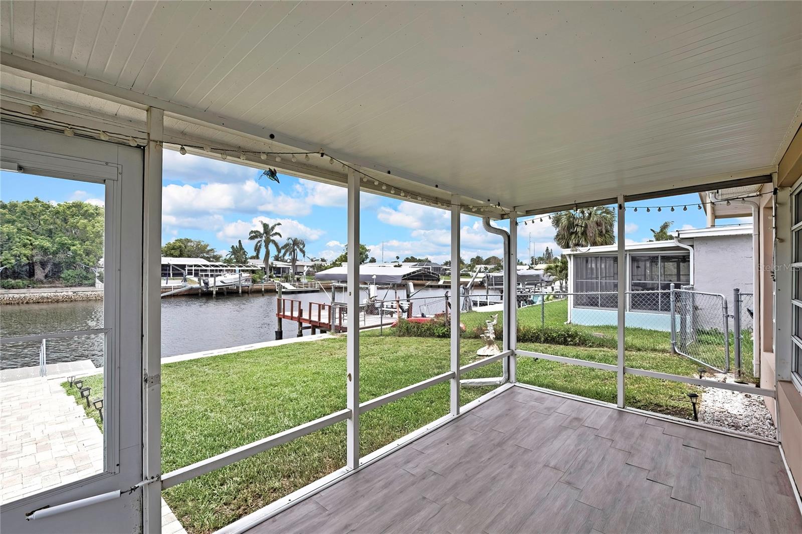 Listing photo id 29 for 12637 2nd Isle