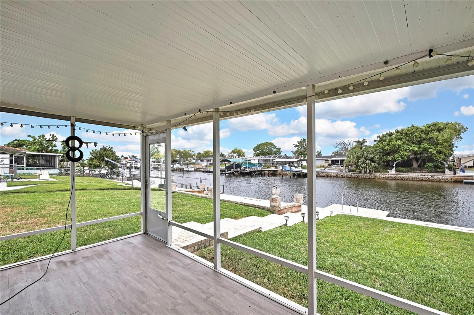 Listing photo id 30 for 12637 2nd Isle