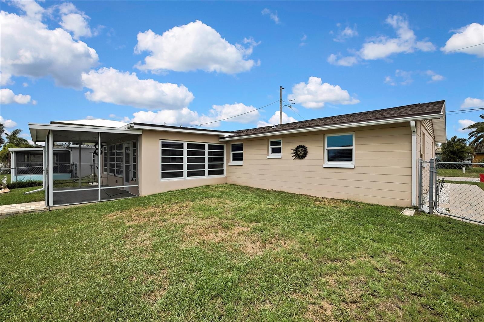 Listing photo id 31 for 12637 2nd Isle