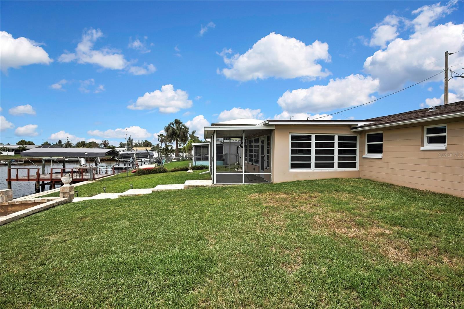 Listing photo id 32 for 12637 2nd Isle