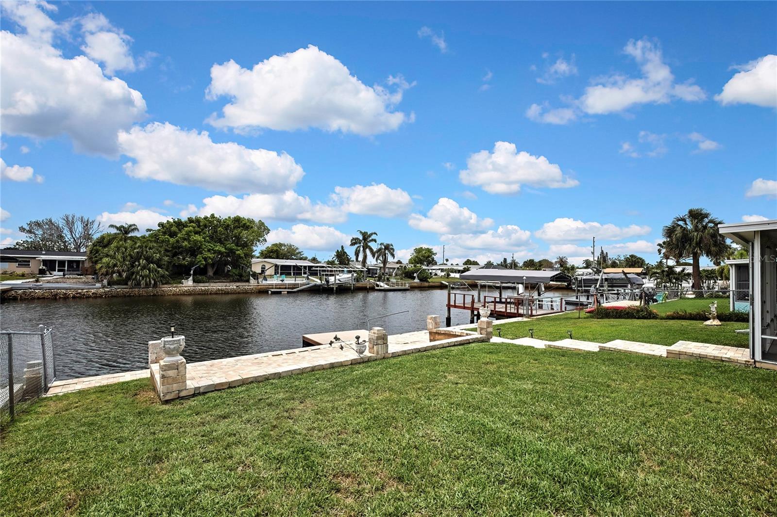 Listing photo id 33 for 12637 2nd Isle