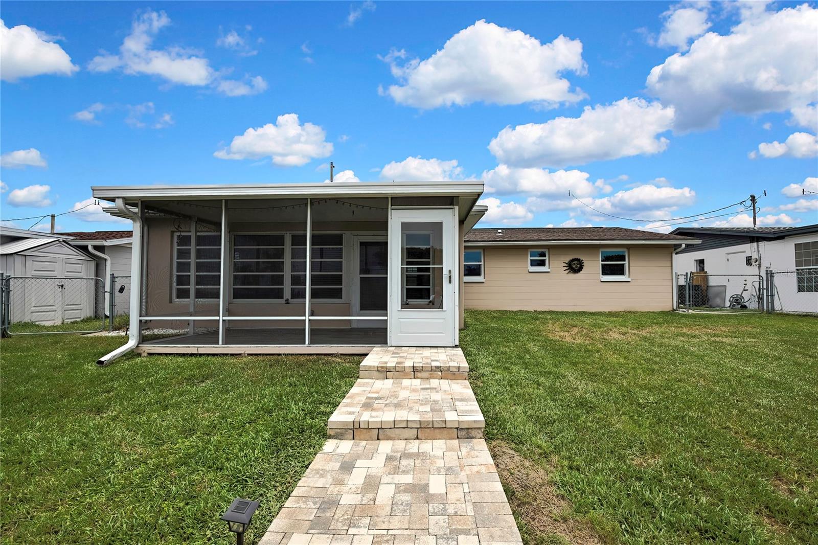 Listing photo id 34 for 12637 2nd Isle