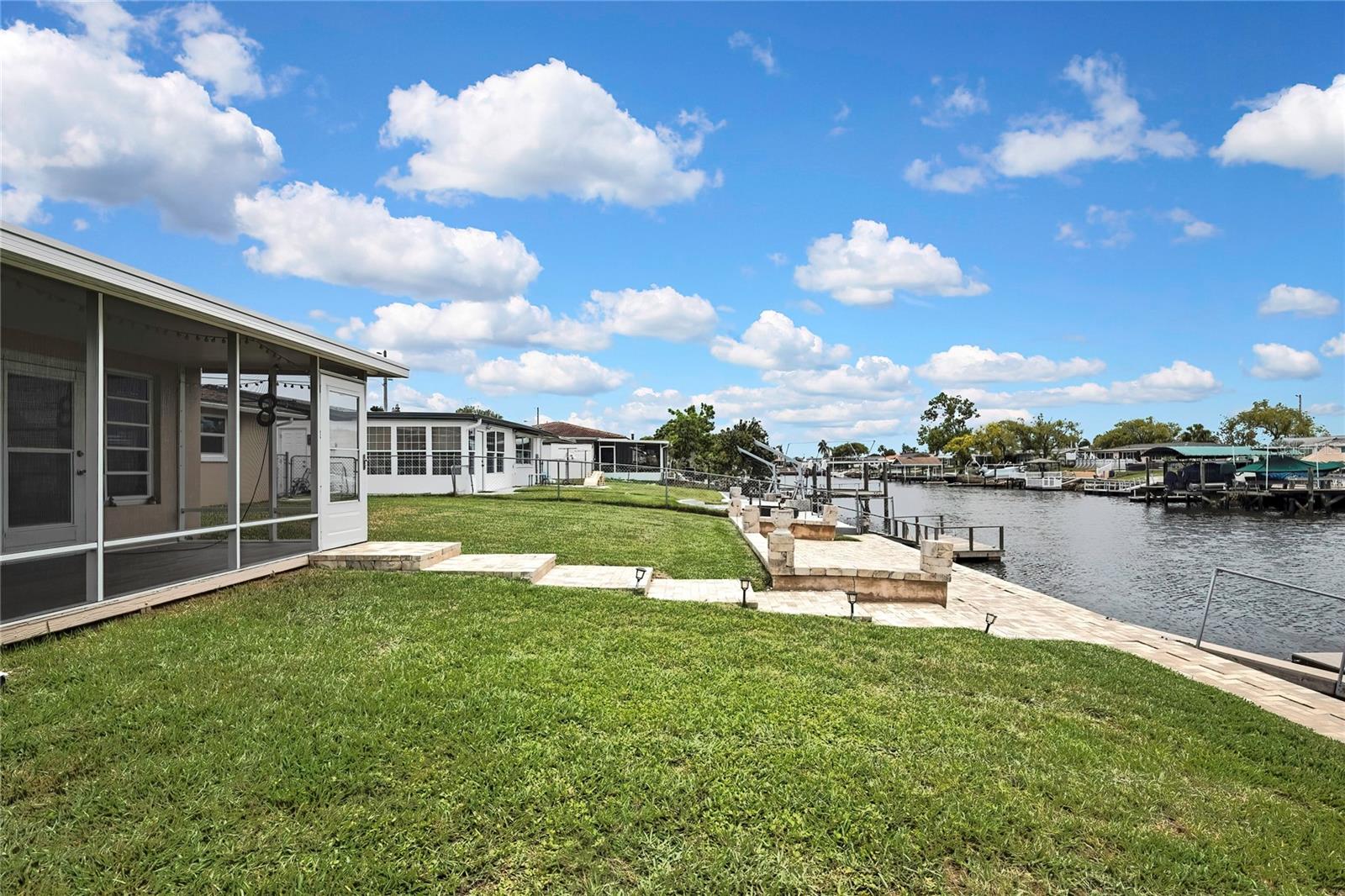 Listing photo id 35 for 12637 2nd Isle