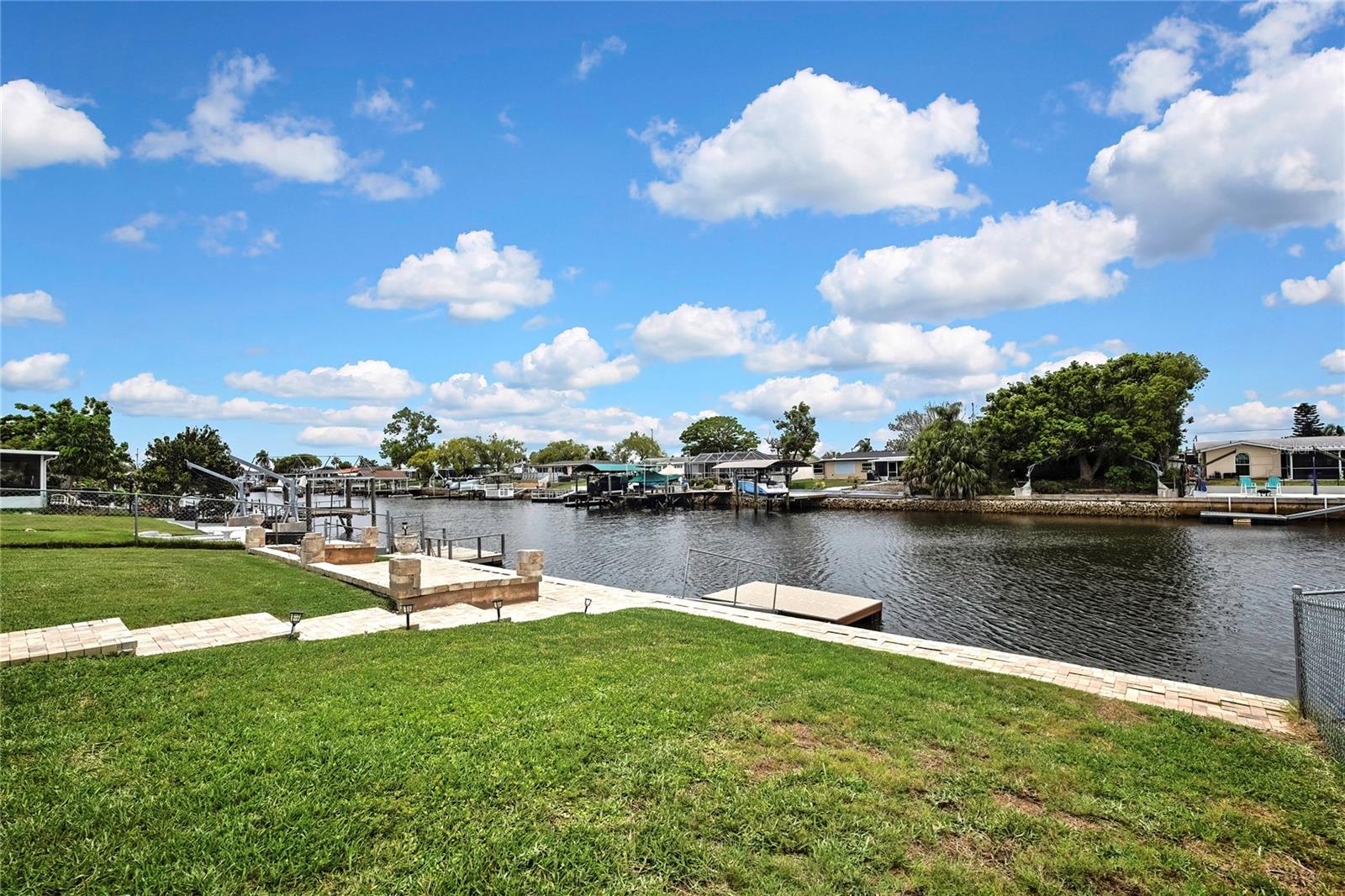 Listing photo id 36 for 12637 2nd Isle