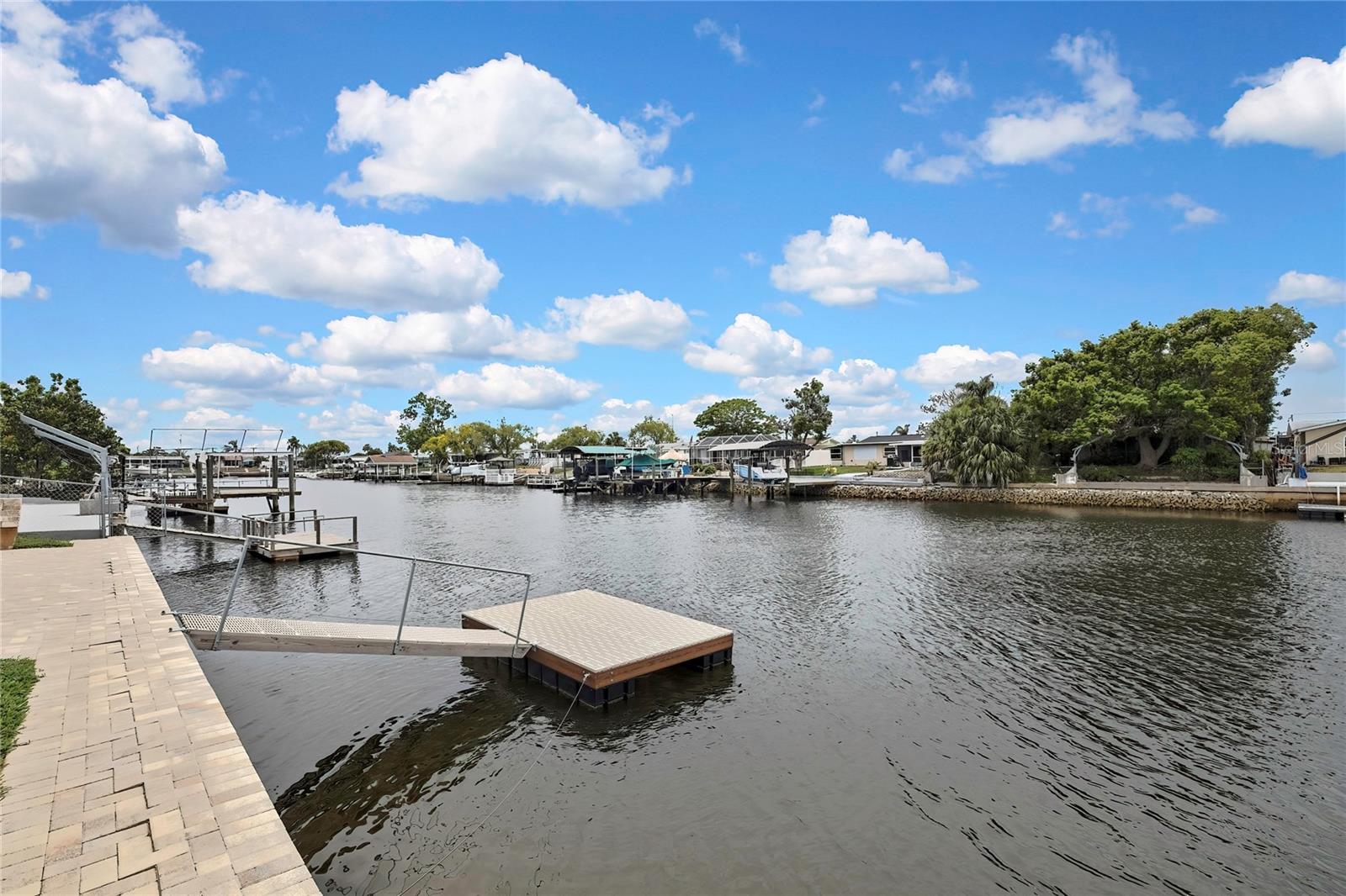 Listing photo id 37 for 12637 2nd Isle