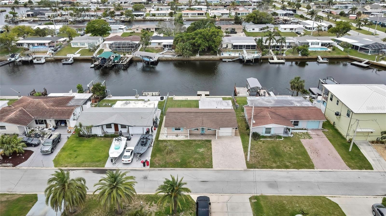 Listing photo id 41 for 12637 2nd Isle