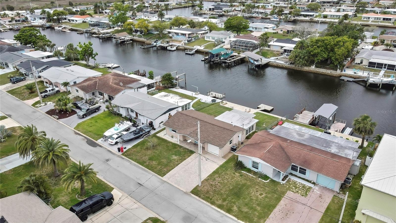 Listing photo id 42 for 12637 2nd Isle