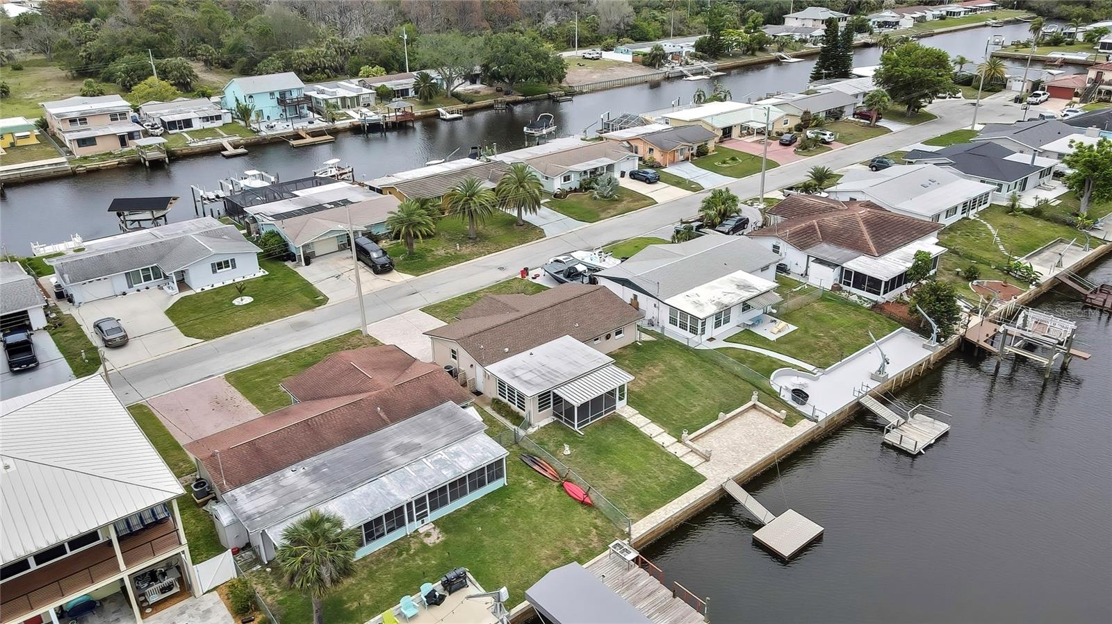 Listing photo id 44 for 12637 2nd Isle