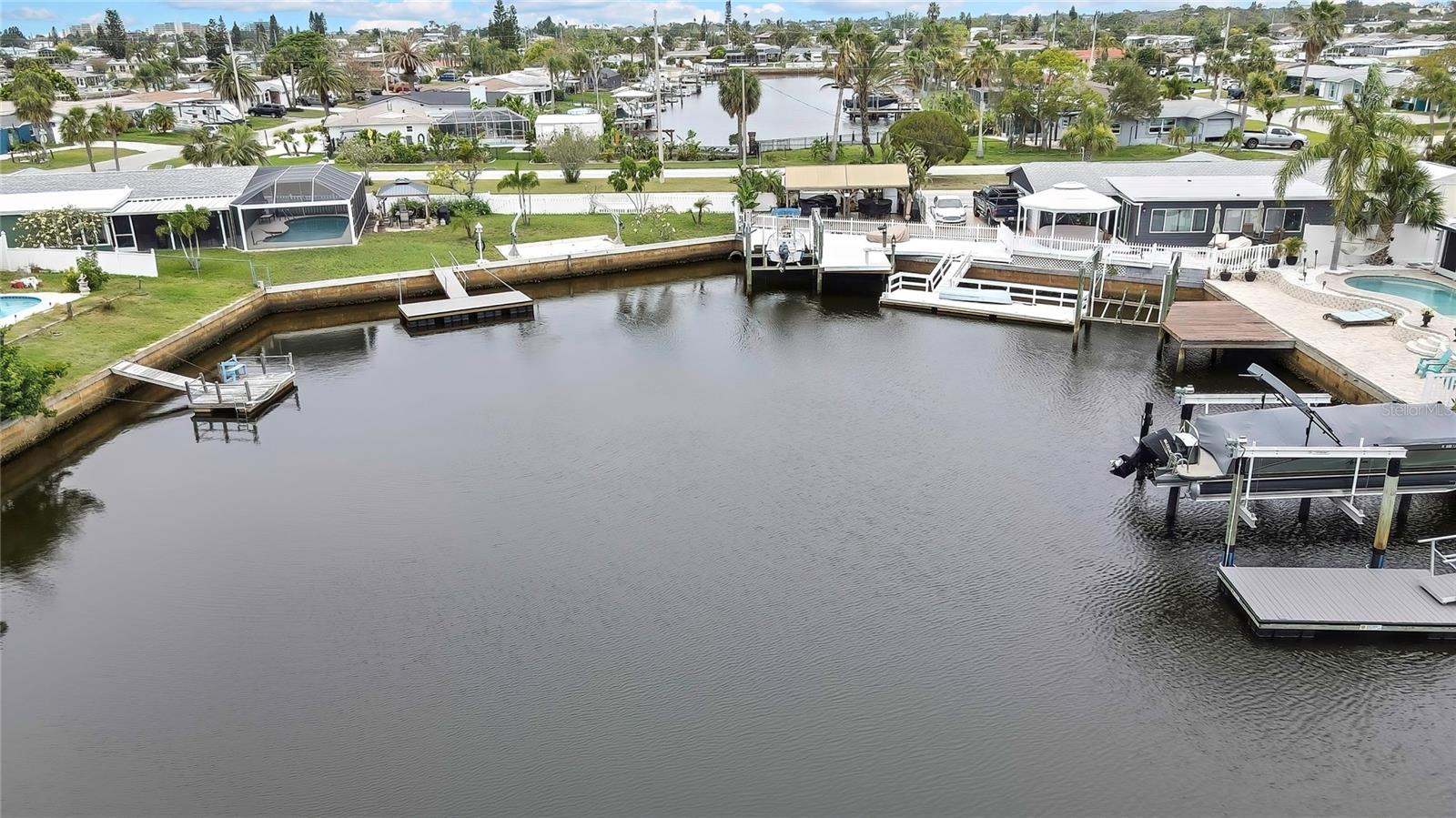 Listing photo id 50 for 12637 2nd Isle