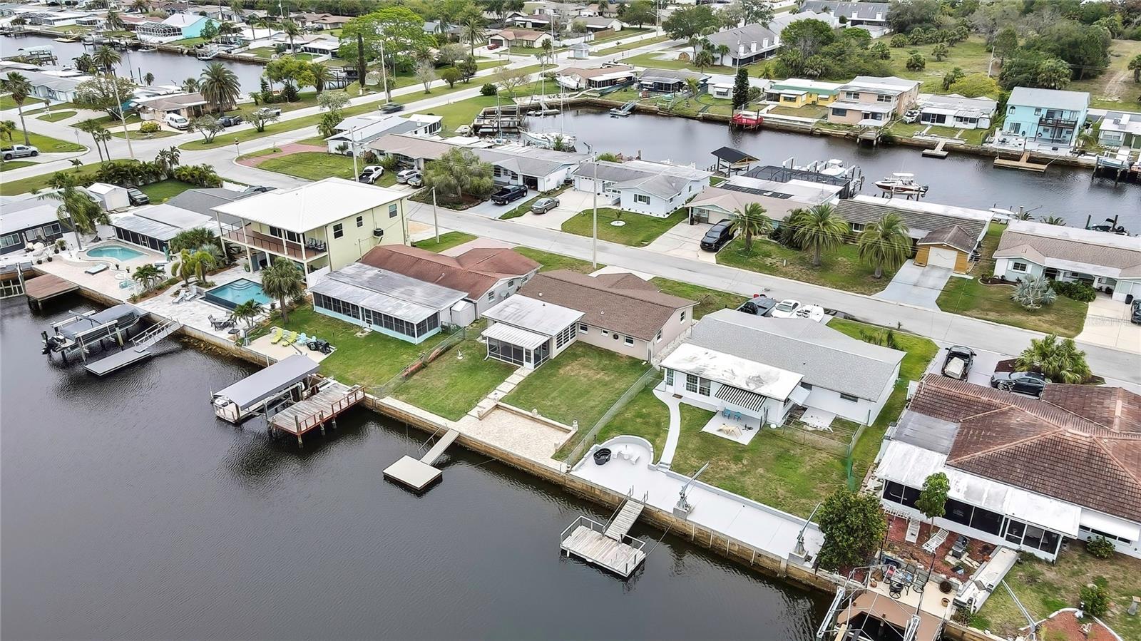 Listing photo id 51 for 12637 2nd Isle