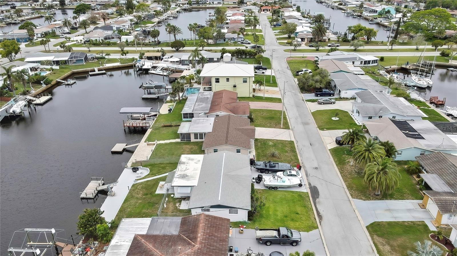 Listing photo id 52 for 12637 2nd Isle