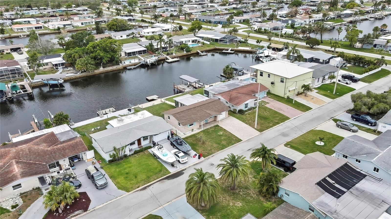 Listing photo id 53 for 12637 2nd Isle