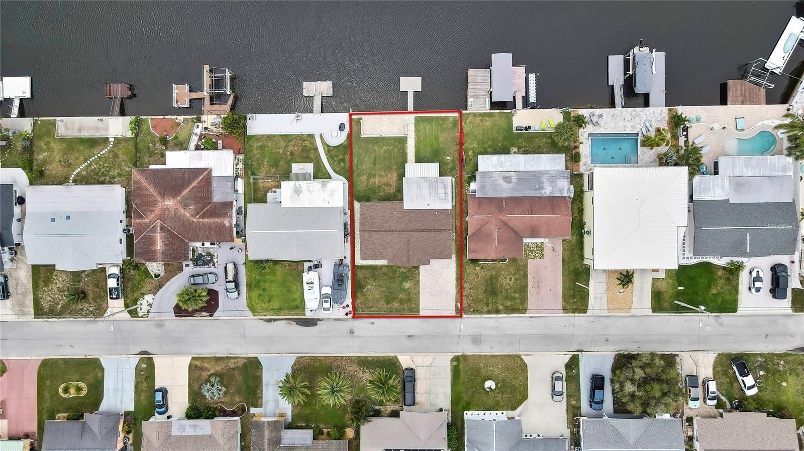 Listing photo id 56 for 12637 2nd Isle