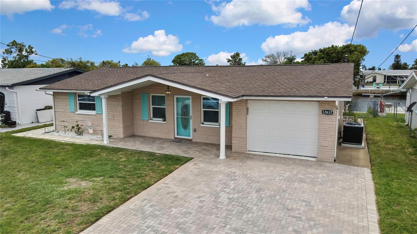 Listing photo id 4 for 12637 2nd Isle