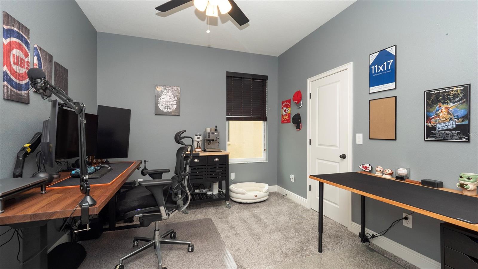 Listing photo id 11 for 905 Old Windsor Way