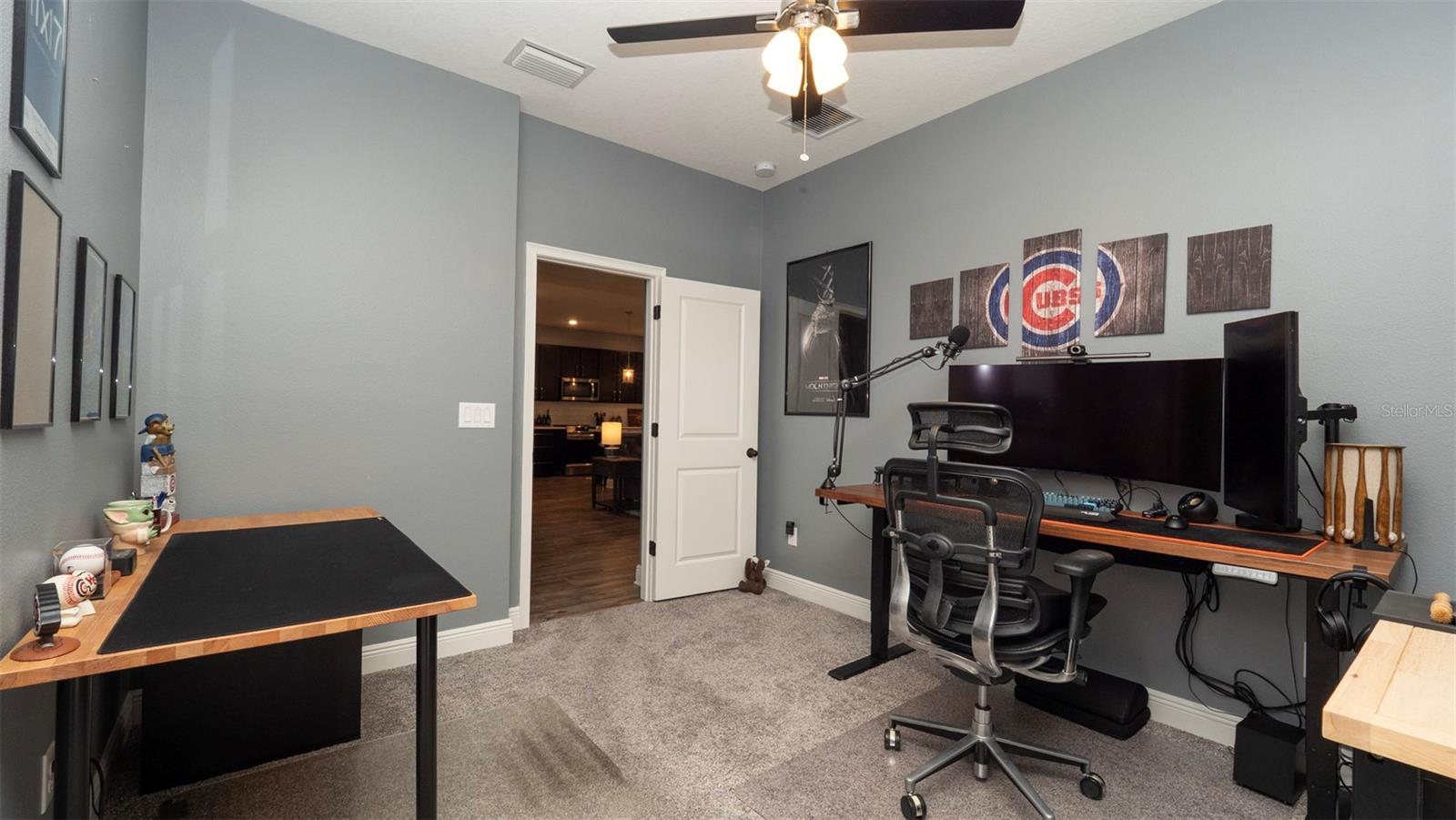 Listing photo id 12 for 905 Old Windsor Way