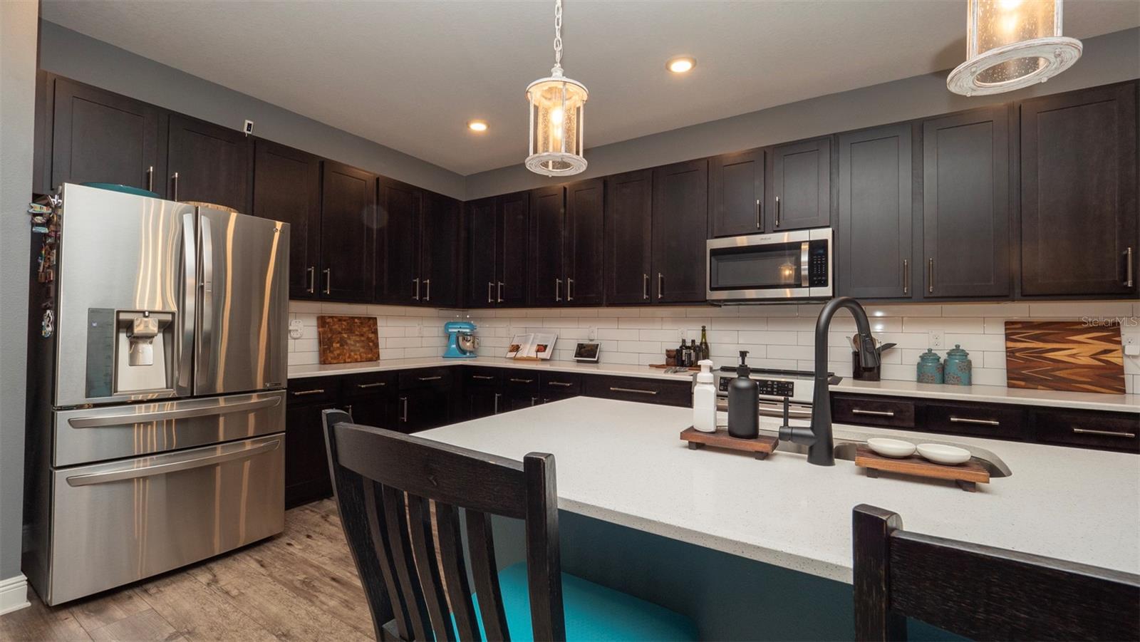 Listing photo id 16 for 905 Old Windsor Way