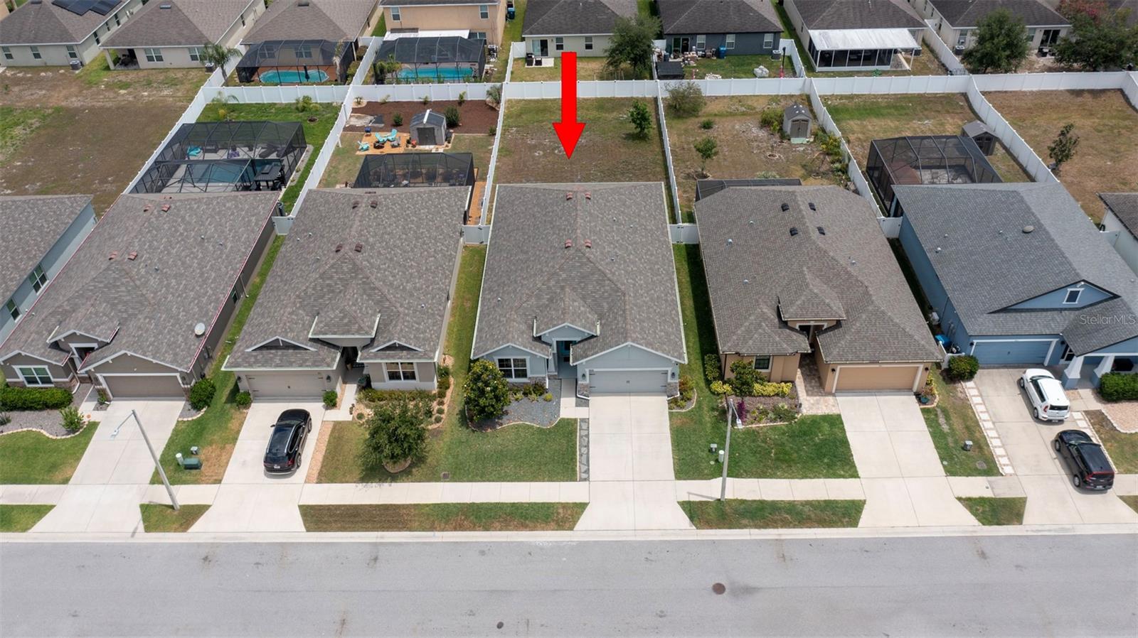 Listing photo id 0 for 905 Old Windsor Way