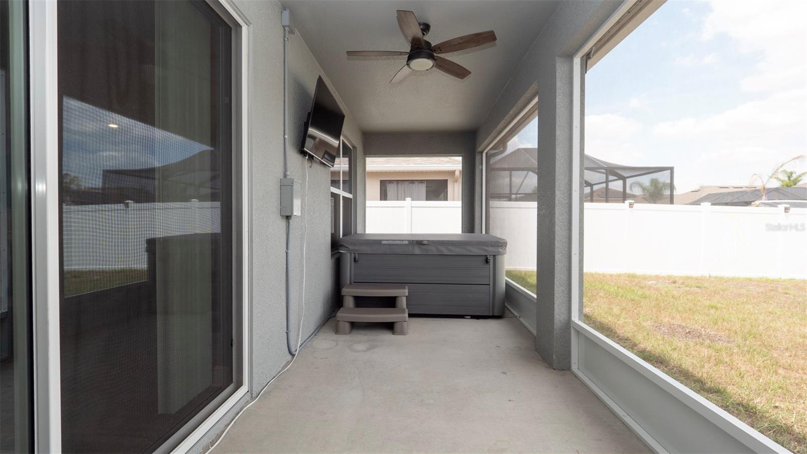 Listing photo id 19 for 905 Old Windsor Way