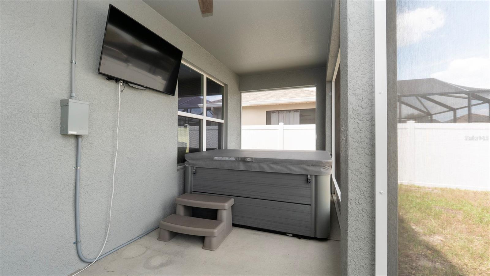 Listing photo id 20 for 905 Old Windsor Way