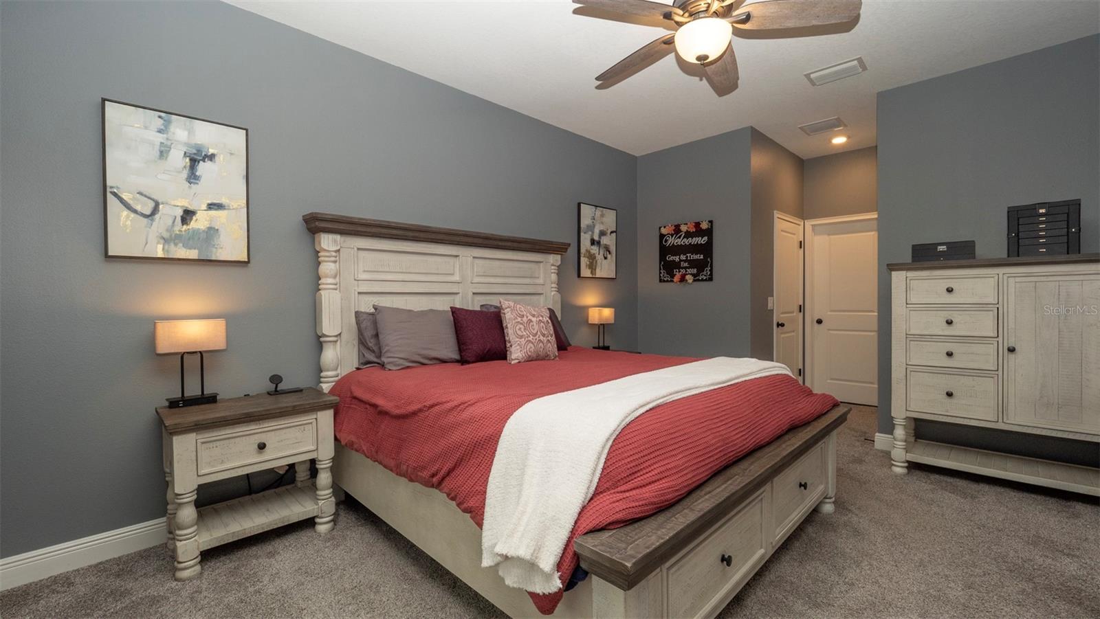 Listing photo id 22 for 905 Old Windsor Way