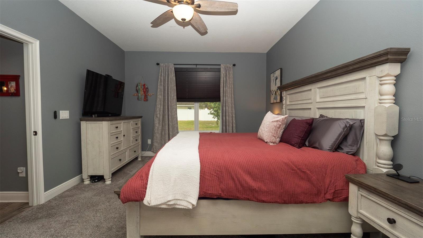 Listing photo id 23 for 905 Old Windsor Way