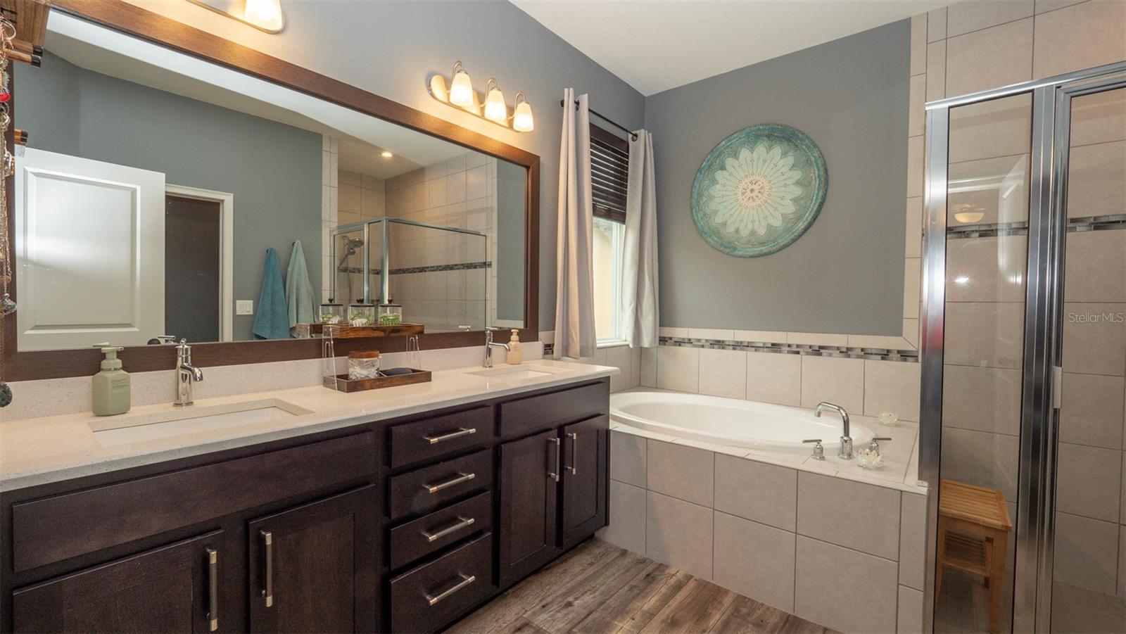 Listing photo id 24 for 905 Old Windsor Way