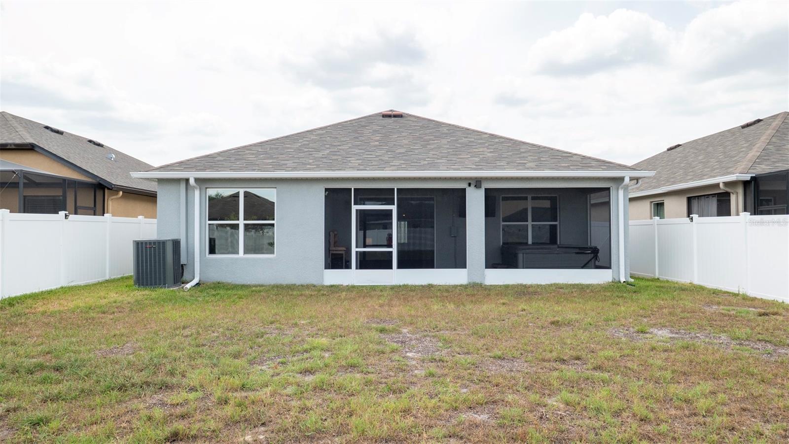 Listing photo id 29 for 905 Old Windsor Way