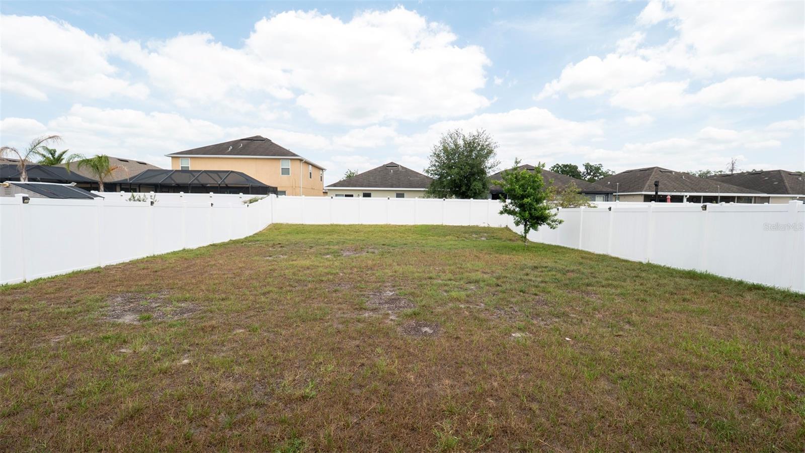 Listing photo id 30 for 905 Old Windsor Way